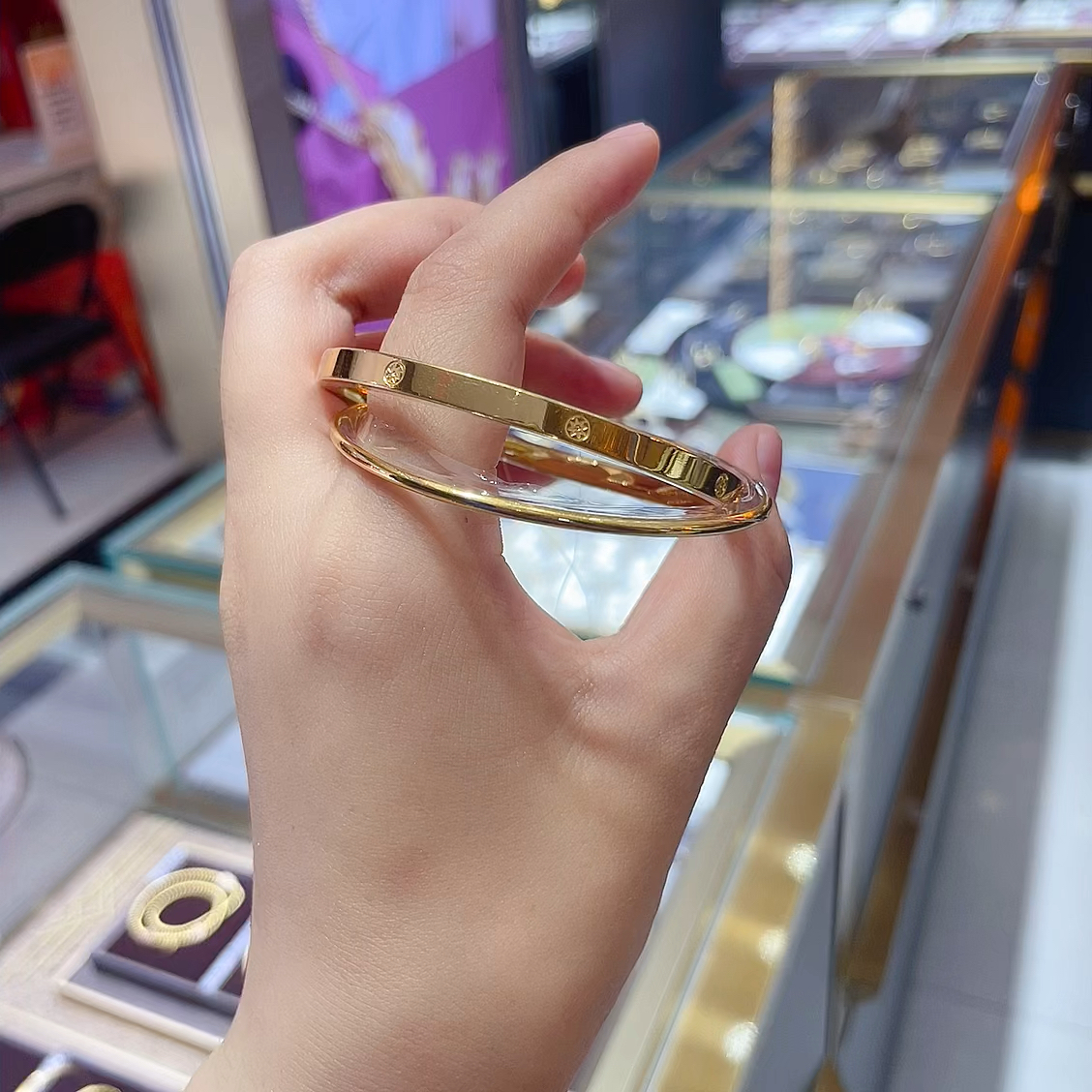 老凤祥最新款实心手镯，科技与时尚的完美融合，展现独特魅力