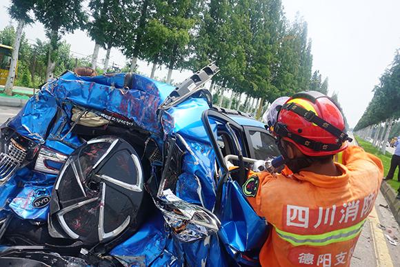 震撼！绵竹车祸最新消息曝光（2025年）