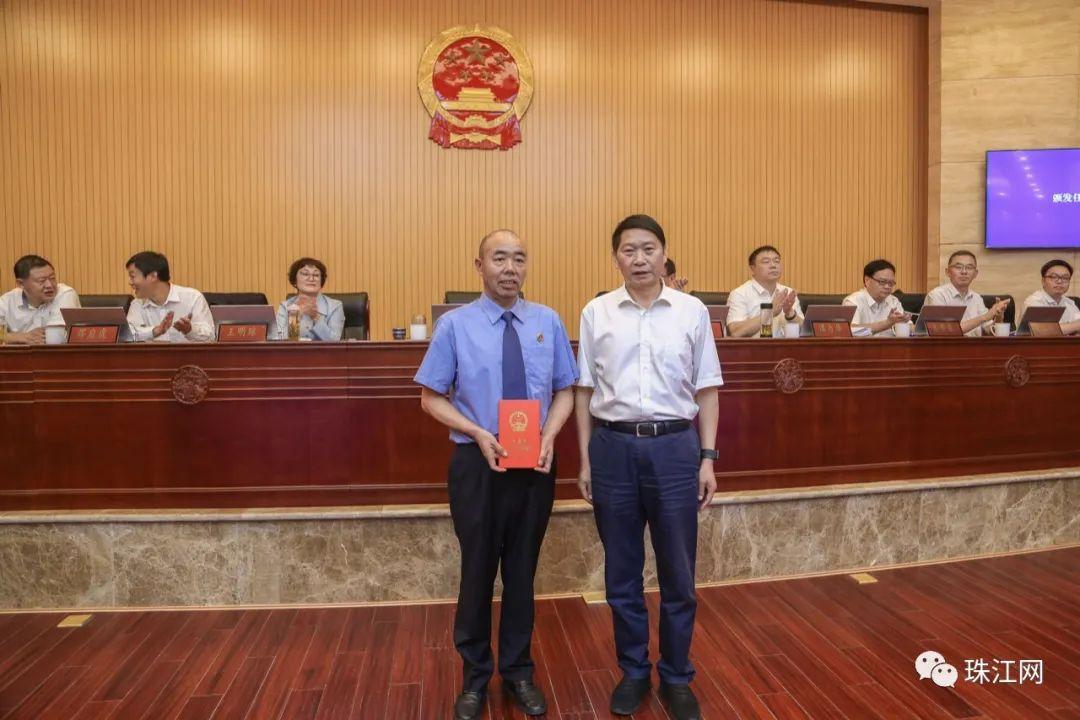 最新曲靖任免，变化中的机遇与自我成长的自信与成就感